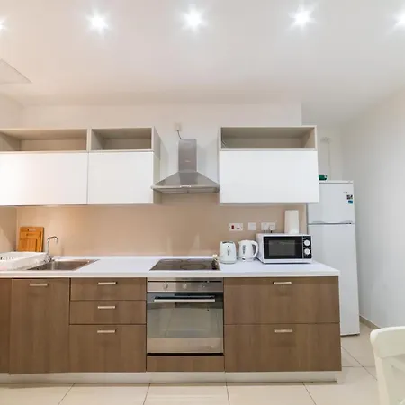 Central Apartment *